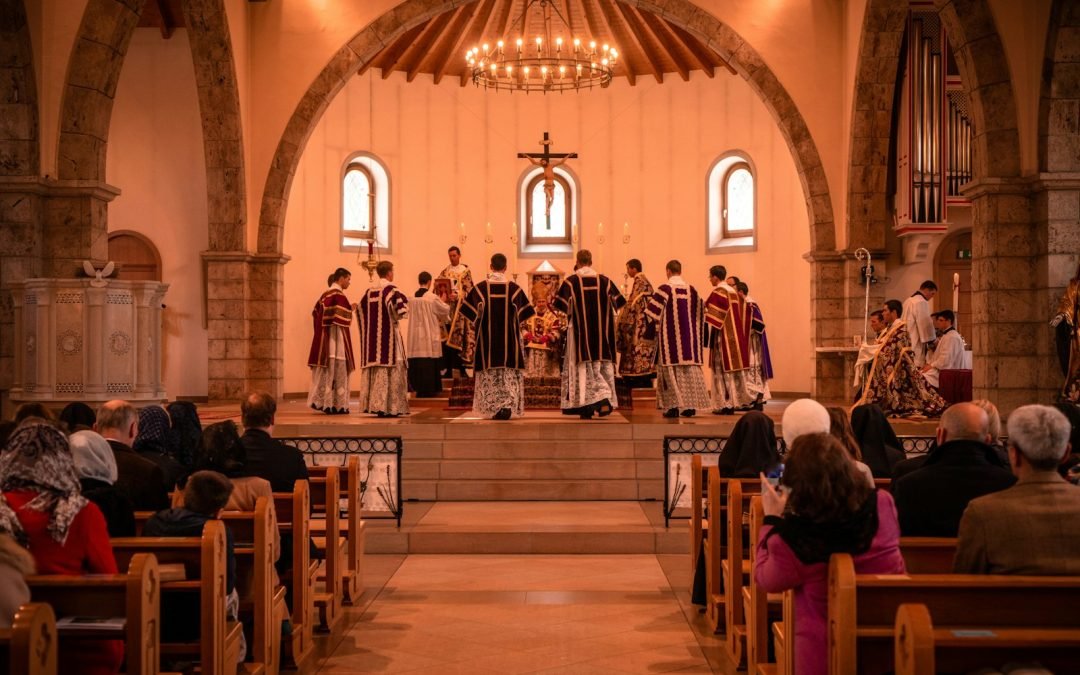 La Jerarquía de la Iglesia y el Triple Munus: Servidores de Cristo y su Pueblo